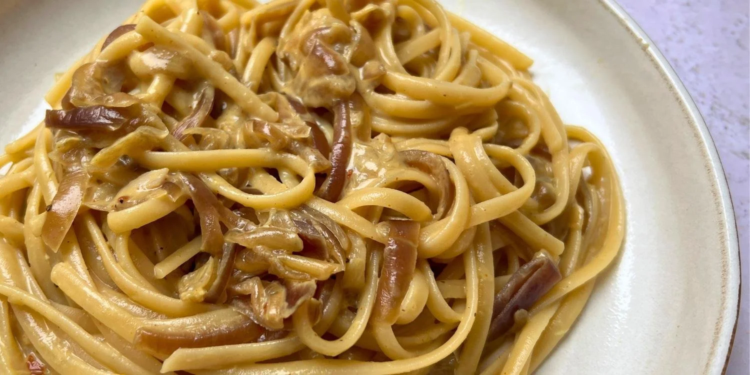 Uien pasta (Zwiebel pasta)